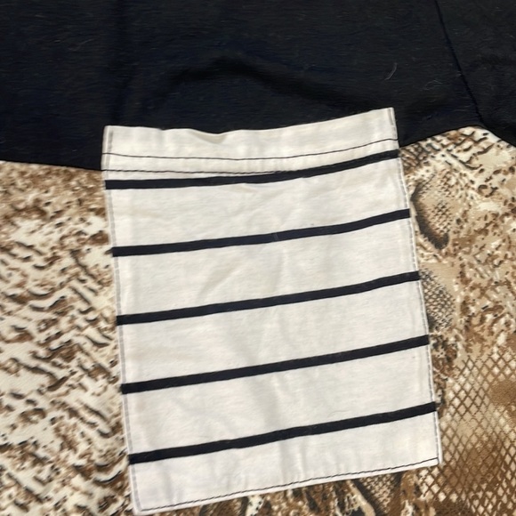 She & Sho‎ Snake Print Top - Picture 2 of 4